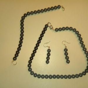 3pc Jewelry set incl Necklace, bracelet & earnings